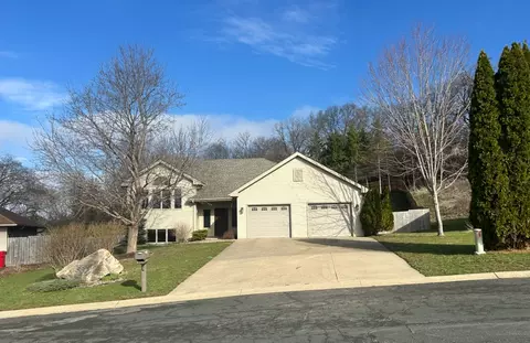 530 Cedar Ct NE, Pine Island, MN 55963