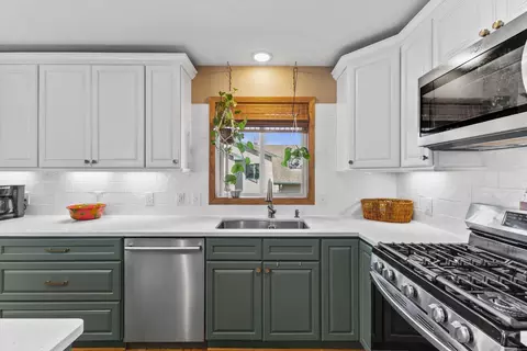 Kitchen - 8019 122nd Ln N, Champlin, MN 55316 photo 4 of 8