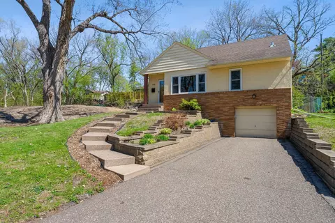 568 Frontenac Pl, Saint Paul, MN 55104