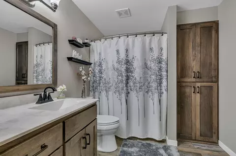 Bath - 9112 Marlene Ct, Saint Cloud, MN 56301 photo 2 of 2