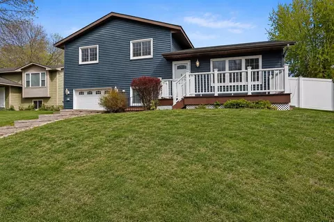 2821 Oakview Ln, Monticello, MN 55362