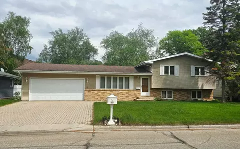 610 Kneale Ave S, Thief River Falls, MN 56701