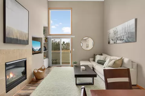 9005 Sawgrass Gln, Maple Grove, MN 55311