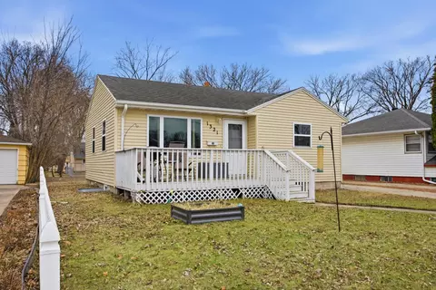 1321 9th Ave S, Moorhead, MN 56560