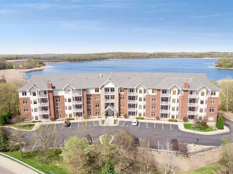1776 Stieger Lake Ln #100, Victoria, MN 55386