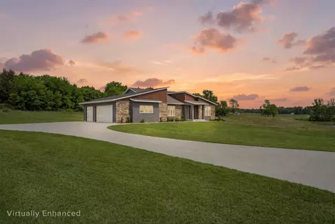 1713 Boelter Estates Dr NW, Rochester, MN 55901