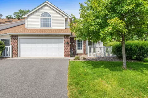 840 Old Town Dr, New Brighton, MN 55112