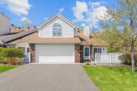 840 Old Town Dr, New Brighton, MN 55112