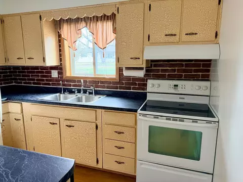 Kitchen - 1039 36th Ave N, Saint Cloud, MN 56303 photo 3 of 4