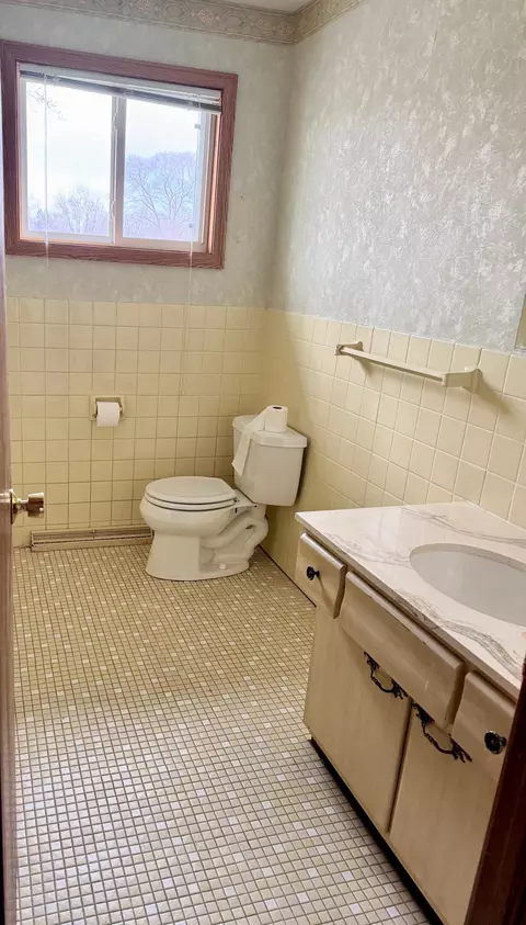 Bath - 1039 36th Ave N, Saint Cloud, MN 56303 photo 1 of 2