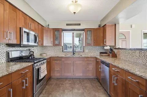 20483 Hamburg Ave, Lakeville, MN 55044