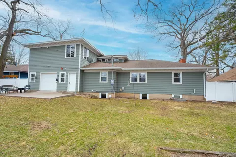 Exterior - 663 Roosevelt Rd, Saint Cloud, MN 56301 photo 4 of 9