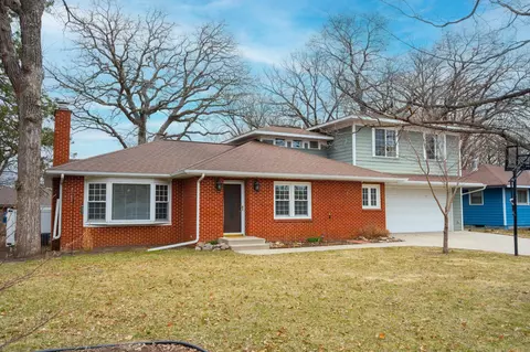 Exterior - 663 Roosevelt Rd, Saint Cloud, MN 56301 photo 2 of 9