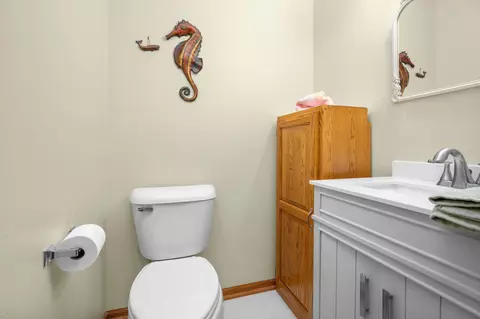 Bath - 663 Roosevelt Rd, Saint Cloud, MN 56301 photo 2 of 4