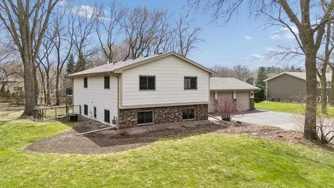 3930 Glendale Dr, Excelsior, MN 55331