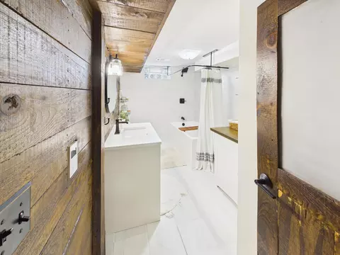 Bath - 406 2nd St N, Cold Spring, MN 56320 photo 2 of 2