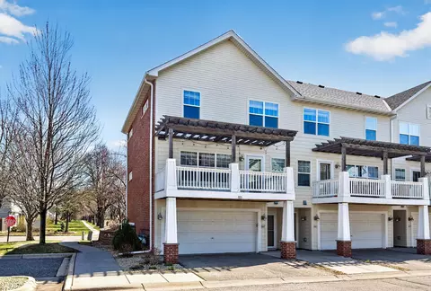 1667 Arona St #8, Falcon Heights, MN 55108