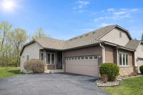 2333 Olivia Ct E, Maplewood, MN 55119