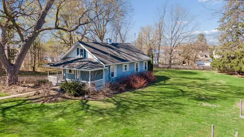 3142 Brooks Ln, Wayzata, MN 55391