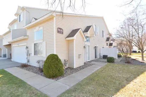 8626 Savanna Oaks Bay #A, Woodbury, MN 55125