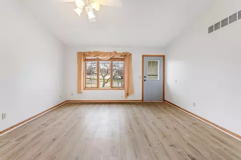 Living - 160 Orchard Manor Dr SE, Plainview, MN 55964 photo 2 of 2