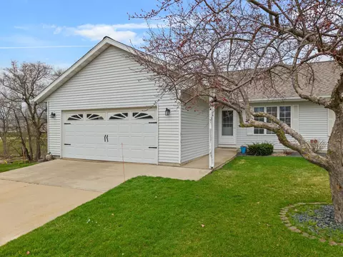160 Orchard Manor Dr SE, Plainview, MN 55964
