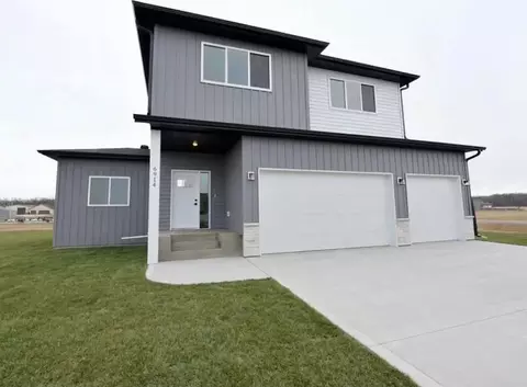 6914 3rd St NW, Moorhead, MN 56560