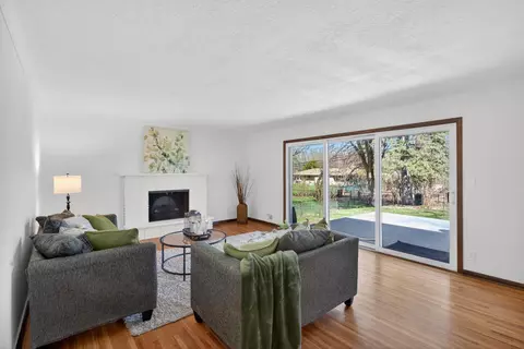 1973 Eldridge Ave W, Roseville, MN 55113