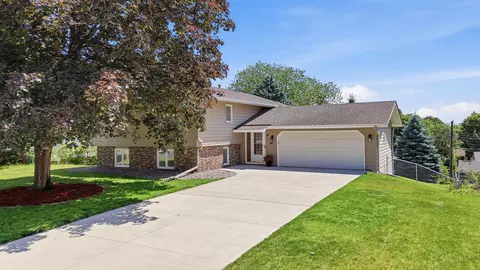 49 14th Ave SW, New Brighton, MN 55112