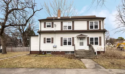 623 S 6th St S, Moorhead, MN 56560