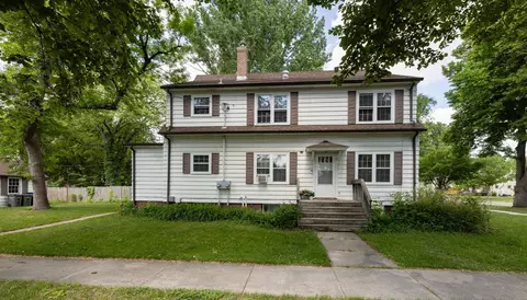 623 S 6th St S, Moorhead, MN 56560