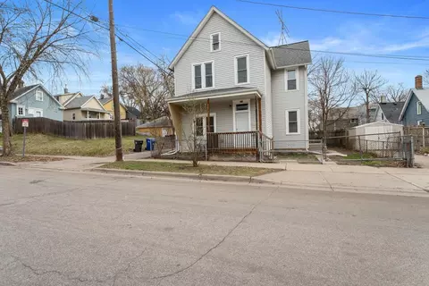 792 Duluth St, Saint Paul, MN 55106