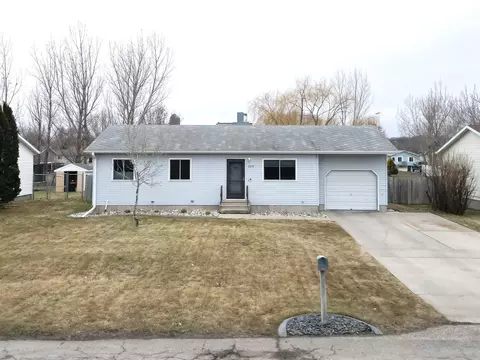 205 4th St E, Horace, ND 58047