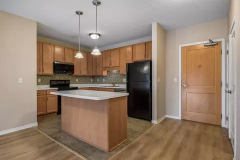 619 8th St SE #211, Minneapolis, MN 55414