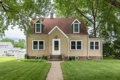 717 Broadway Ave, Wabasha, MN 55981