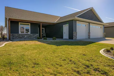 166 Eau Claire Ave SE, Hutchinson, MN 55350