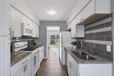 7503 Whitney Dr, Apple Valley, MN 55124