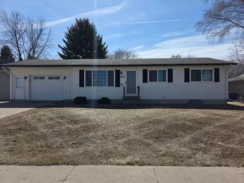 2713 4th Ave S, Moorhead, MN 56560