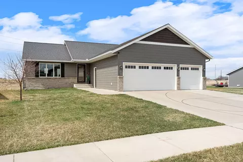 2217 Anchorage Dr, Mankato, MN 56003