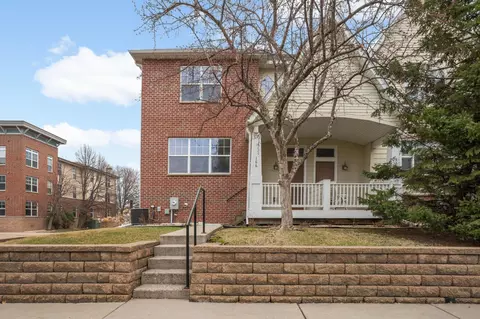 1669 Arona St #1, Falcon Heights, MN 55108
