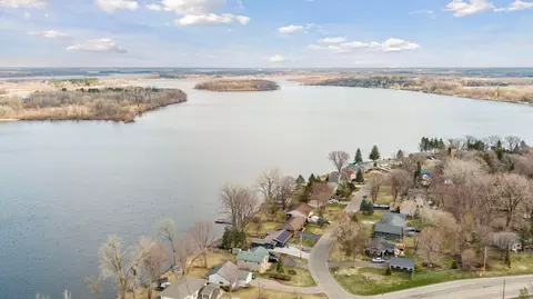 1545 Peltier Lake Dr, Hugo, MN 55038