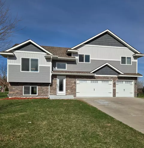 785 S Newberry Ave, Rush City, MN 55069