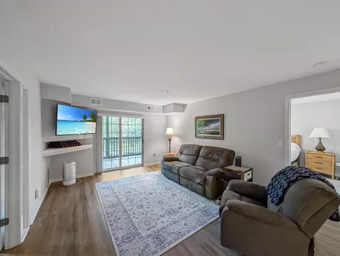 1350 Douglas Dr N #110, Golden Valley, MN 55422