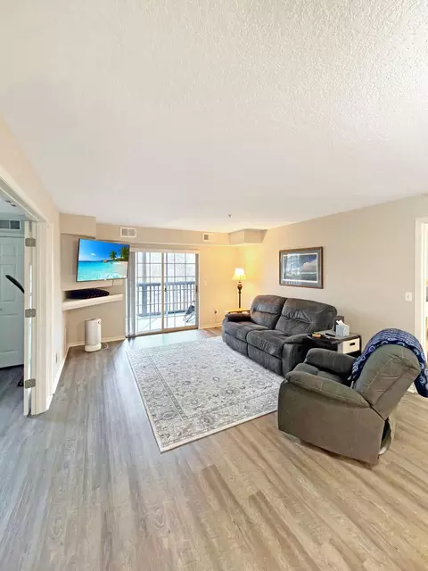 1350 Douglas Dr N #110, Golden Valley, MN 55422