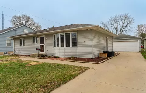 512 15th St NE, Rochester, MN 55906