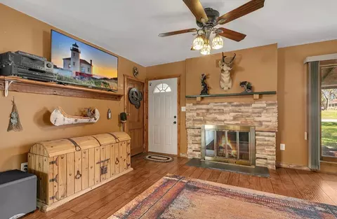 Living - 664 Roosevelt Rd, Saint Cloud, MN 56301 photo 4 of 5