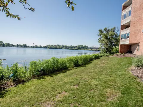 329 Geneva Ave N #403, Oakdale, MN 55128