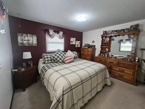 Bedroom - 306 Enterprise Dr, Mooreton, ND 58061 photo 2 of 4