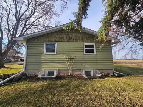 Exterior - 306 Enterprise Dr, Mooreton, ND 58061 photo 4 of 6