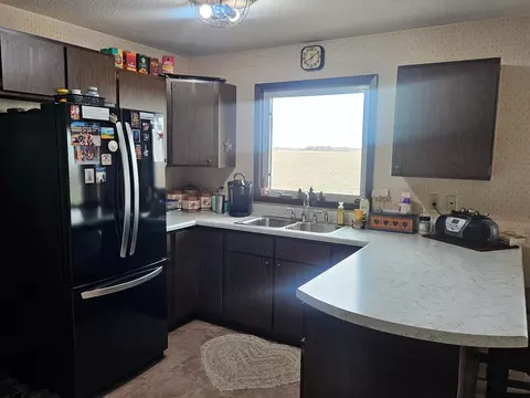 Kitchen - 306 Enterprise Dr, Mooreton, ND 58061 photo 2 of 5